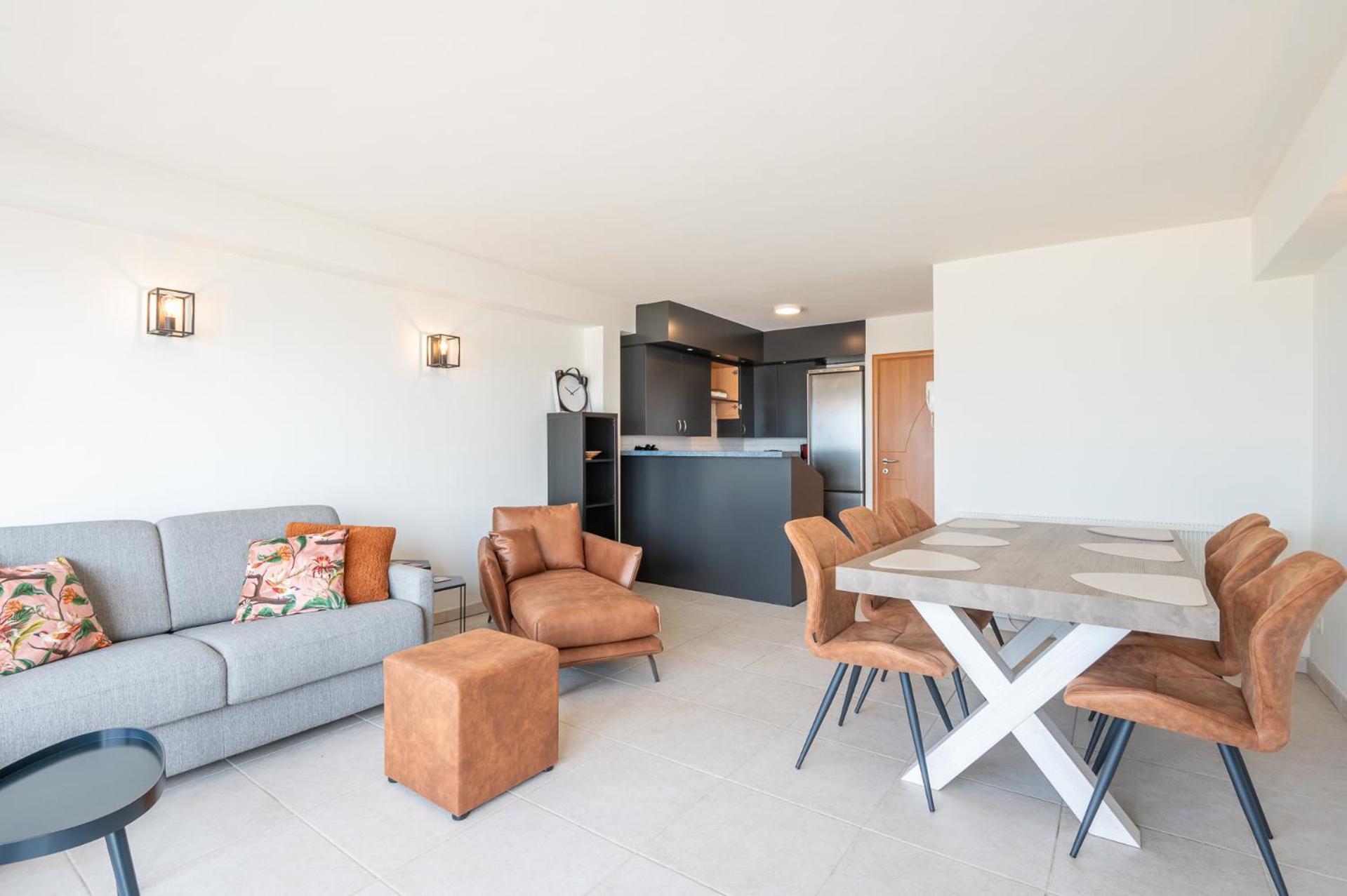 Beautiful With Sea Views And Parking Appartement *