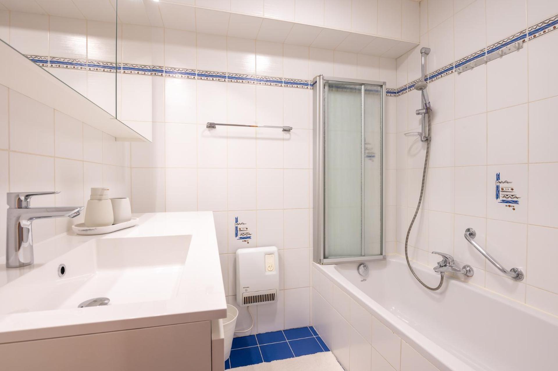 Beautiful With Sea Views And Parking Appartement *