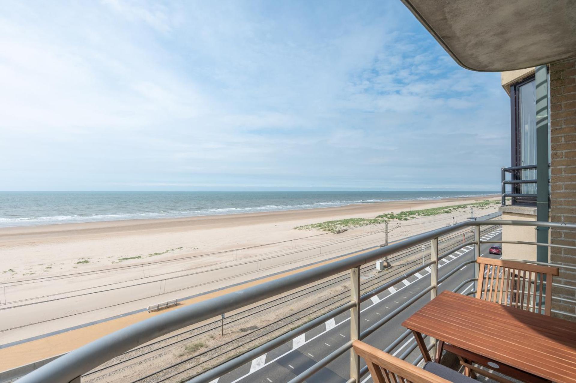 Beautiful With Sea Views And Parking Appartement *
